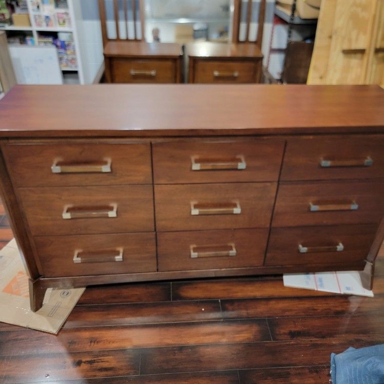 7pc Queen Size Bedroom Set