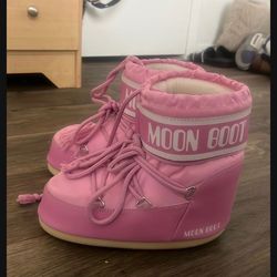 Moon boots