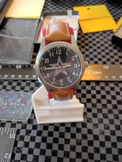 Dallas Cowboys quartz watch with leather band used in excellent condition