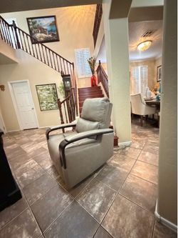 Shayne power leather recliner chair with power headrest in excellent condion