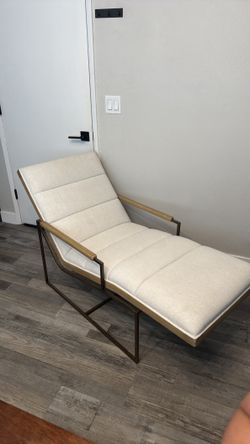 Like New — Lounge Chair GREAT DEAL for RESALE