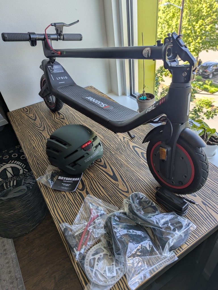 iScooter i8L + Helmet + Spare parts