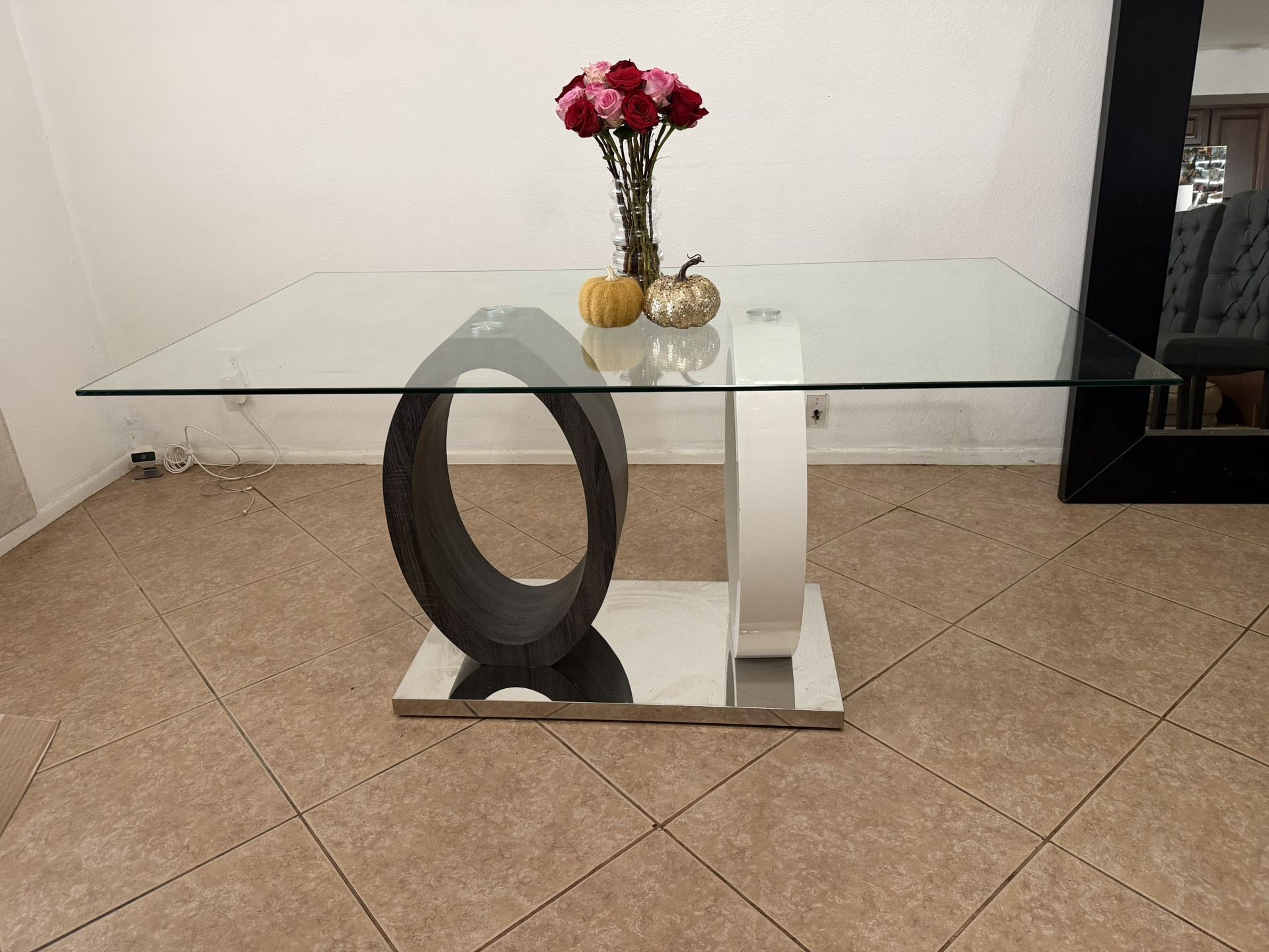 Dining room Table