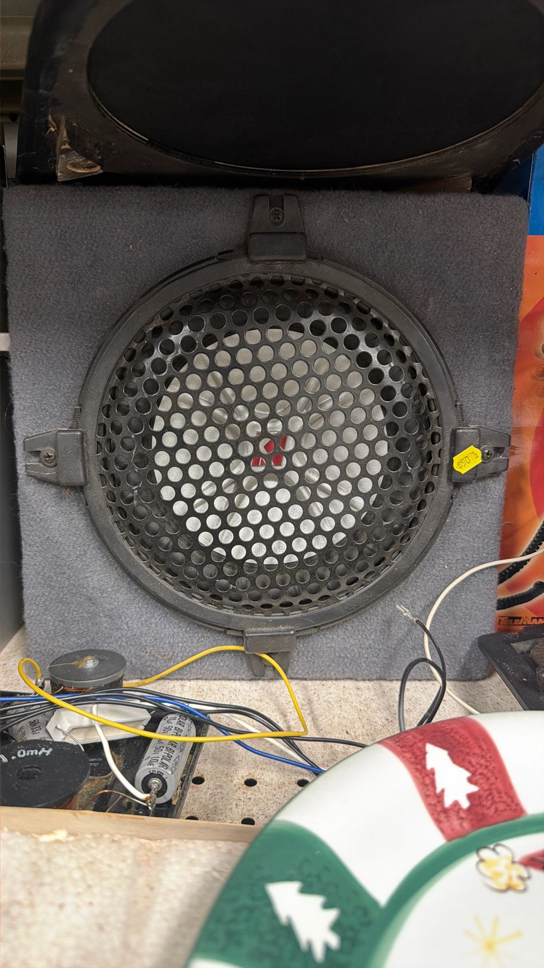 Kicker 8” Subwoofer W/enclosure And Grill