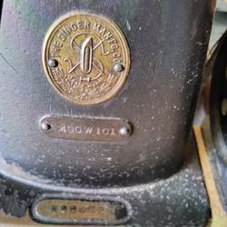 Vintage Singer Sewing Machine 400W101