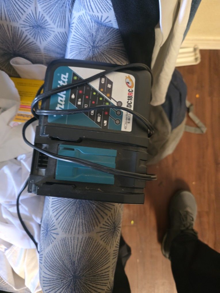Makita Charger