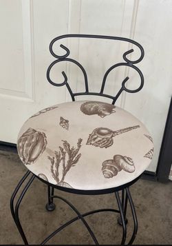 Dainty Makeup Chair for Pick Up in Valencia/SCV