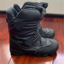 Kids snow boots size 3