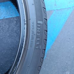 1 llanta 275 35 R22 Pirelli Scorpions Verde