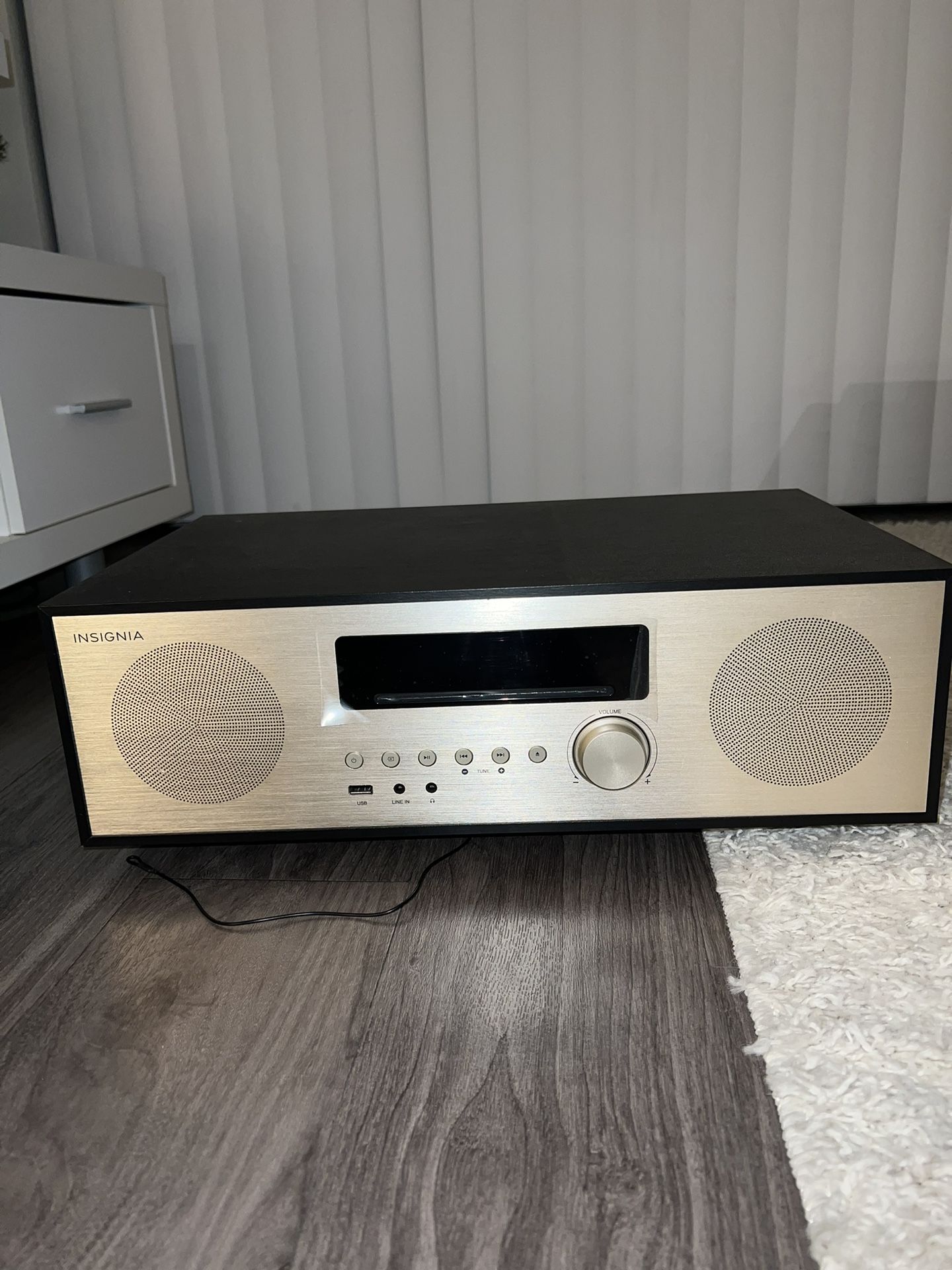 Insignia NS-HAIOR18 All-In-One Stereo Shelf Audio System EUC!!!