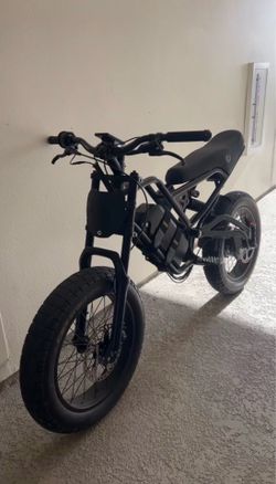 Ghost cat f4x 300 miles (CAN NEGOTIATE!!!!) pedals are on