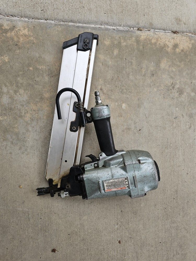 Hitachi 3 1/2 Nail Gun