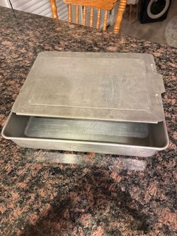 Vintage aluminum 9x13 cake casserole pan with slide on lid