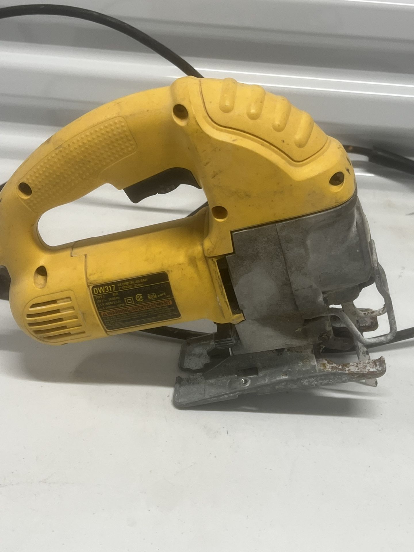 DEWALT DW317 TOOLS VS ORBITAL JIG SAW, 120V, 5.5A. Used in good condition with some cosmetic blemishes. These blemishes are in the form of scratches a