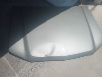 Hood Of 2002 Chevy Avalanche For $70