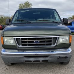 Ford E350 Super Duty 