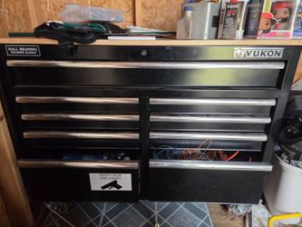 Tool chest on wheels