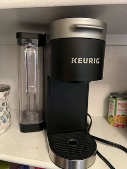 KEURIG COFFEE MACHINE
