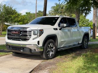 GMC Sierra 1500 Crew Cab Pickup Truck