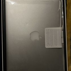 MacBook Pro 13” Retina 2015 – 16GB RAM / 500GB SSD – Box Included