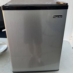 Magic Chef Mini Fridge 