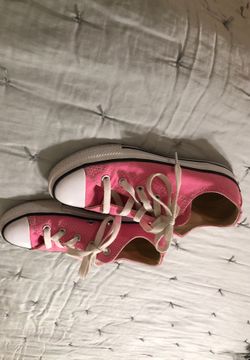 Girls Pink Converse low top size 1 lightly worn
