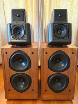 KEF Vintage 105.4 Floor Standing Speakers - GREAT CONDITION- RARE
