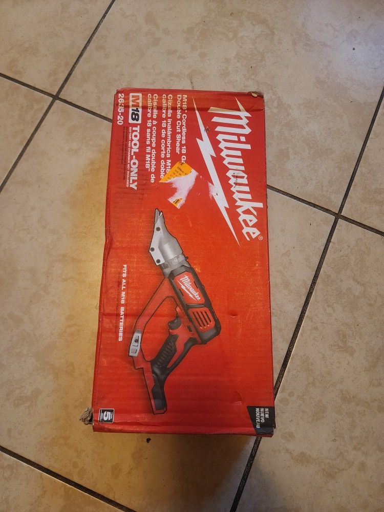 Milwaukee
M18 18-Volt Lithium-Ion Cordless 18-Gauge Double Cut Metal Shear (Tool-Only)