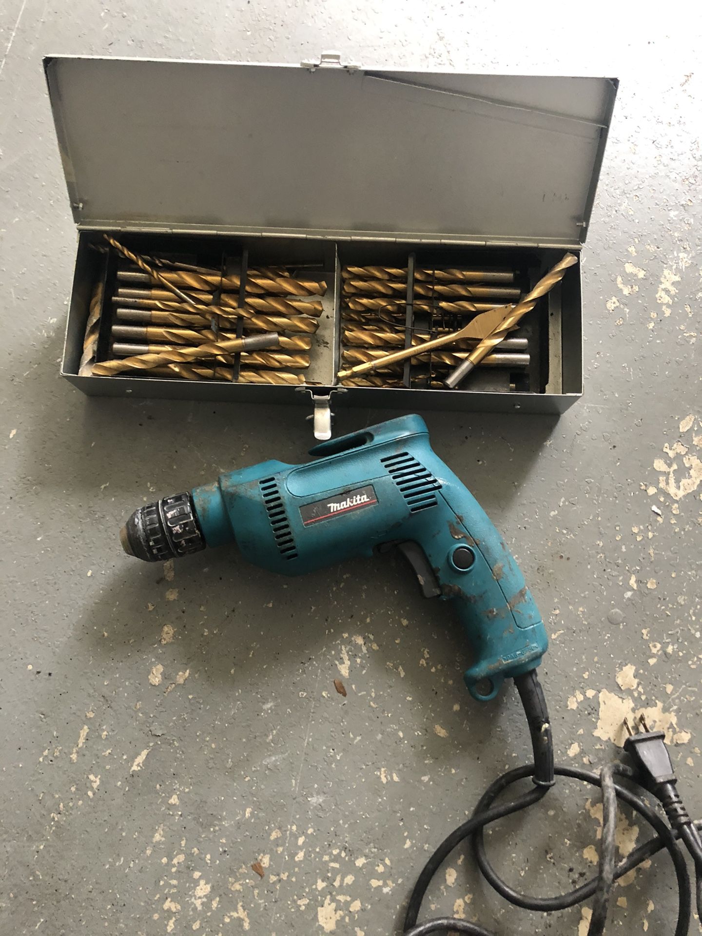 Makita Drill w/Drill Bits