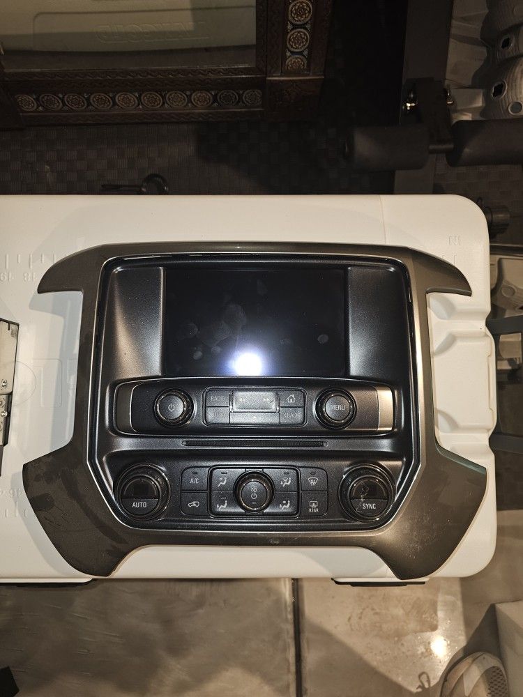 2016 Chevy Silverado OEM Touchscreen Multimedia Display With CD And Sirius Xm