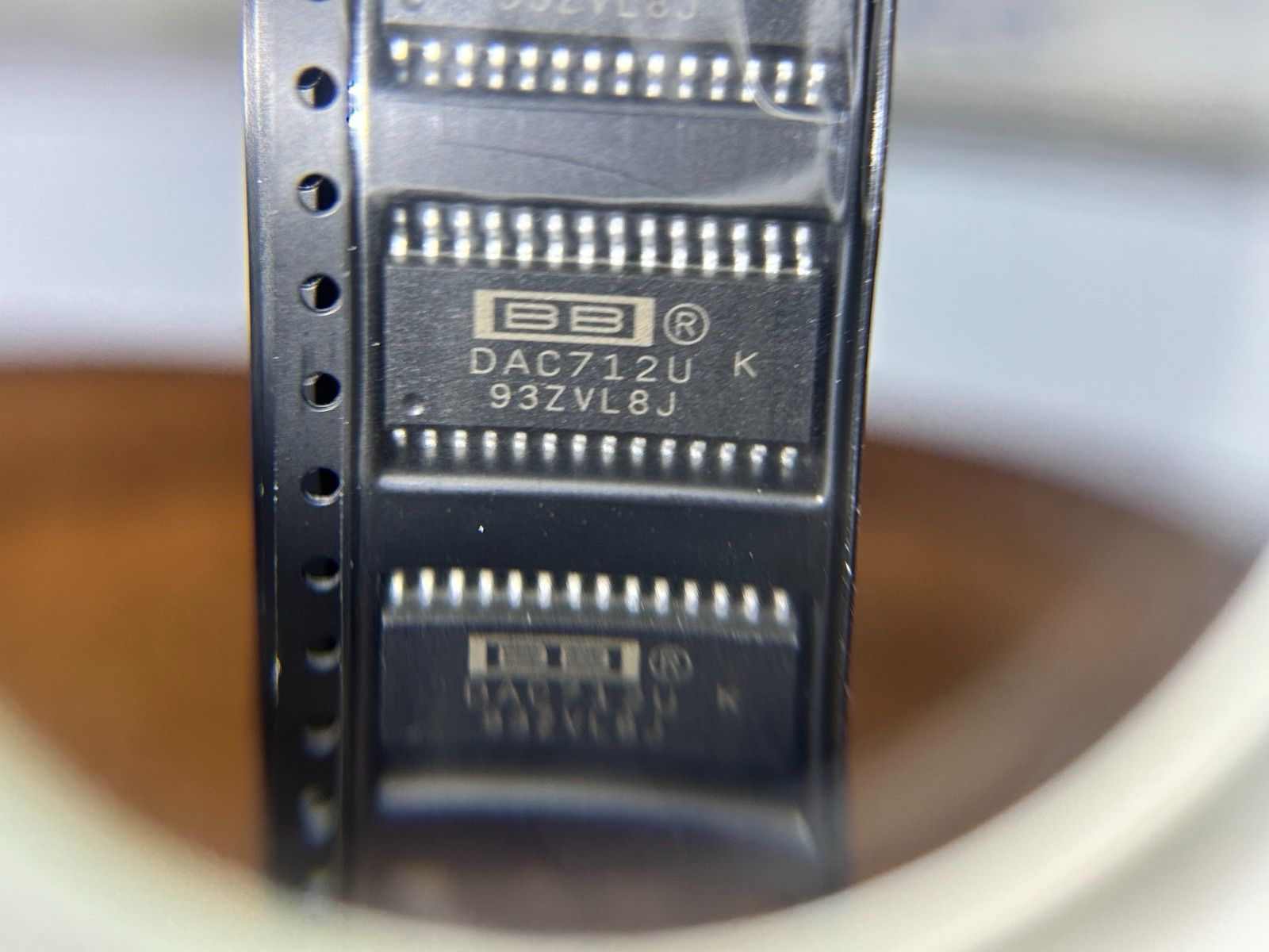 DAC712UK Supply integrated circuits