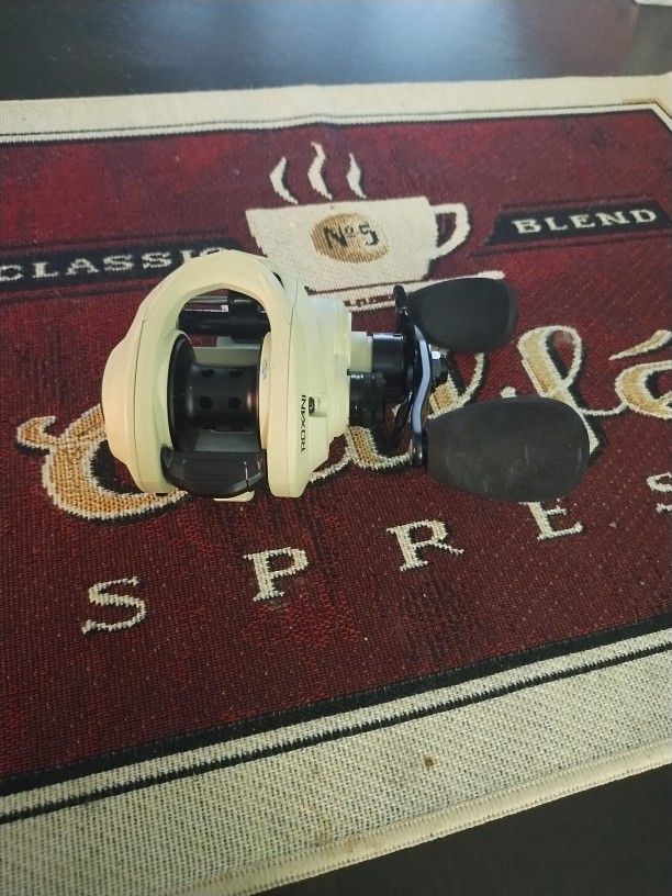 Abu Garcia Roxina Bait Caster Reel 