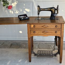 Antique Sewing Machine in Oak Cabinet/Table