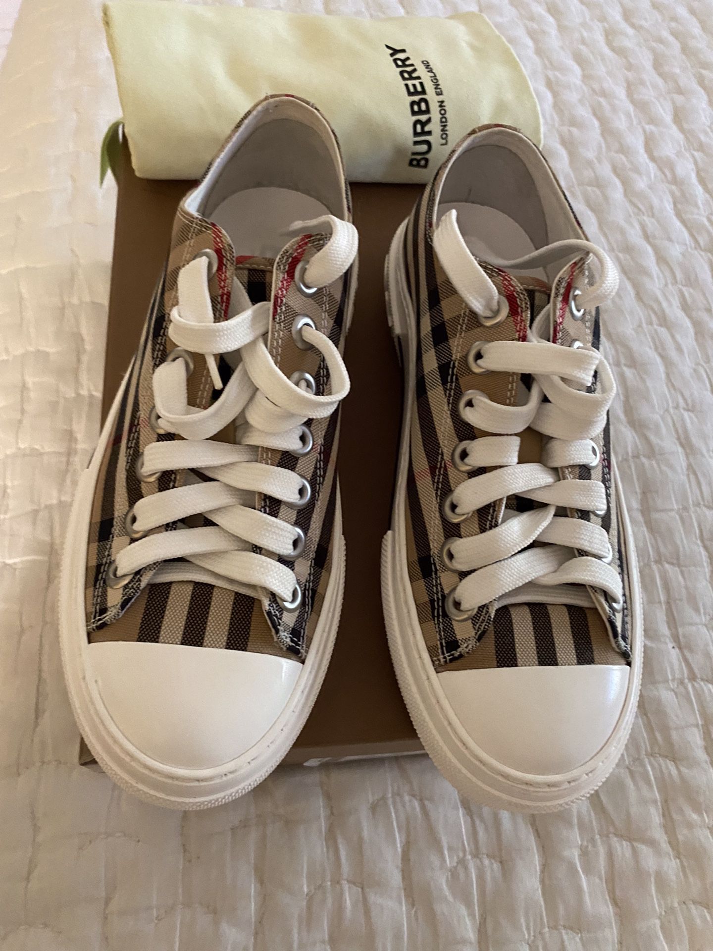 Burberry Shoes Size 39