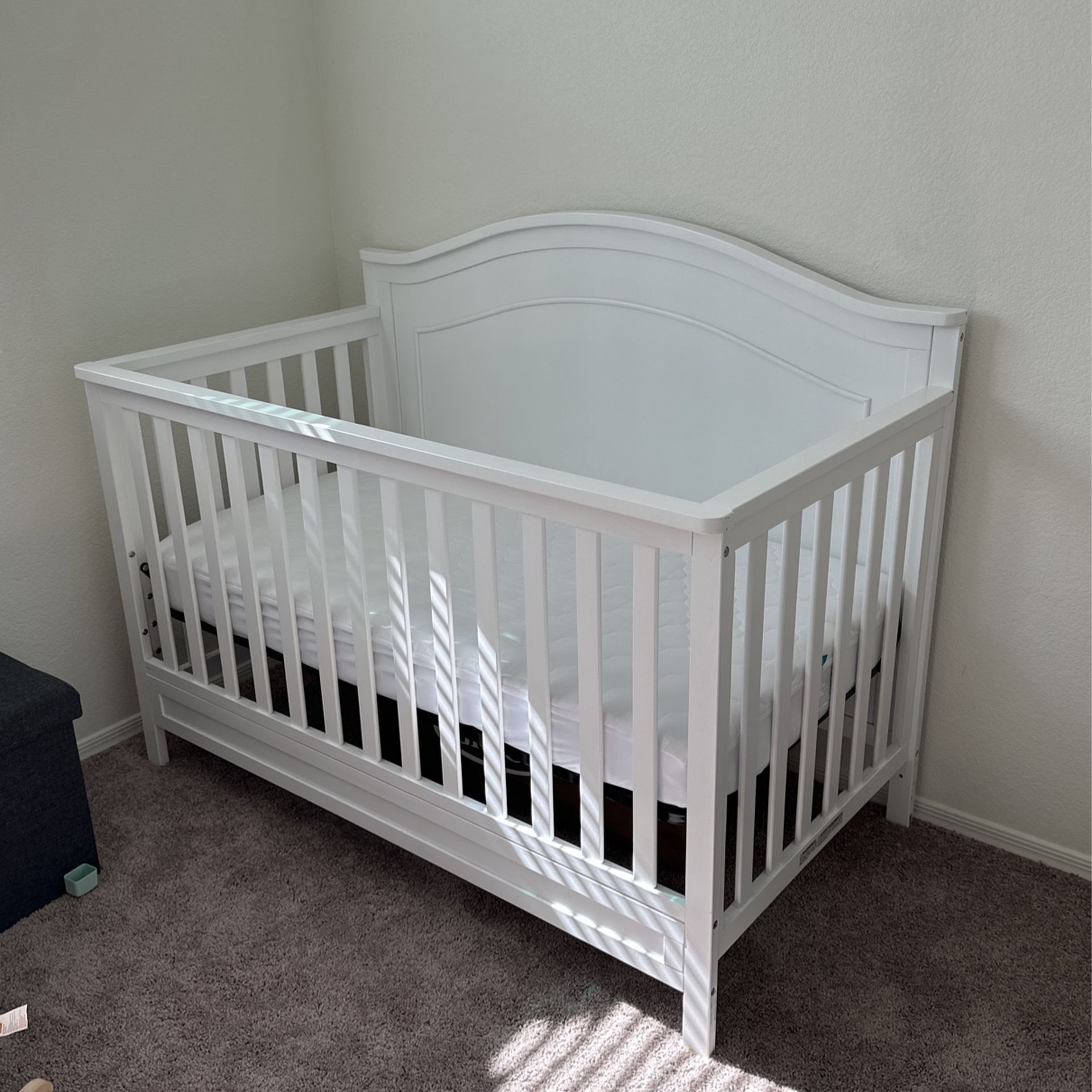 Sturdy White Baby Crib 