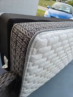 Twin size matress and box spring in good condition