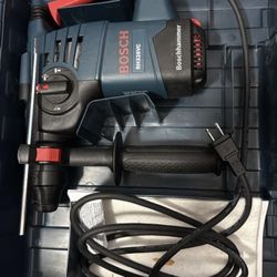 Bosch Hammer Drill In Good Condición