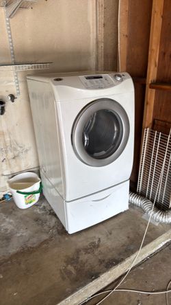 Maytag Gas clothing Dryer vented with pedestal