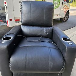 4 Leather Octane Theater Seats $675