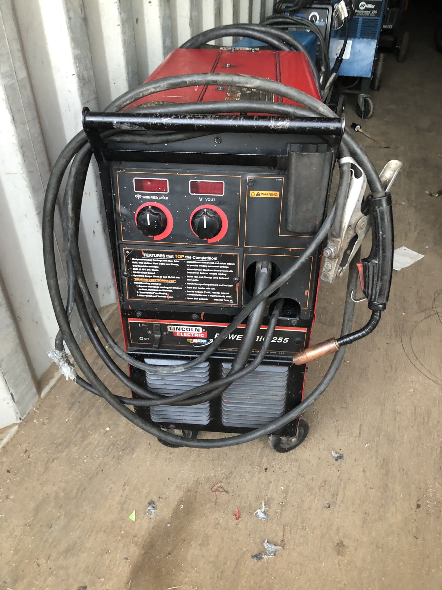Lincoln Power Mig 255 300 amp Digital mig welder for Sale in Riverside