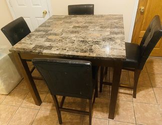 Dining Table & Chairs 