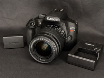 Canon EOS Rebel T7 + Canon EF-S 18-55mm IS II Lens Bundle