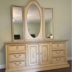 Vintage Solid Wood Stanley Bedroom Set – $500obo