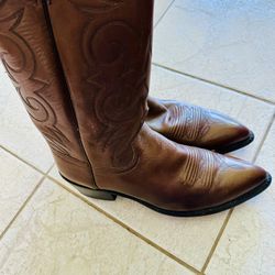 Boots Like New 