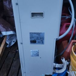 Daikin 24K BTU Outdoor/Indoor Unit.