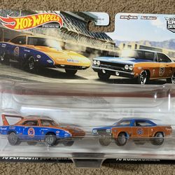 HOTWHEELS Premium Car Culture 2 Pack 70 Plymouth Superbird and 70 Roadrunner
