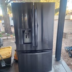 LG FULL SIZE 3 DOOR BLACK SLATE REFRIGERATOR (FRIDGE) WATER AND ICE AVAILABLE 