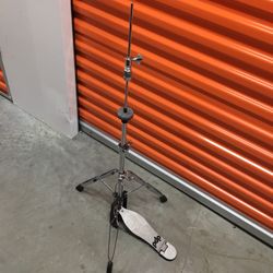 PDP 700 Series Hi Hat Cymbal Stand w/Three Legs Lightweight and portable, the 700 Series 3-Leg hi-hat stand is perfect for local gigs, bop set-ups, re