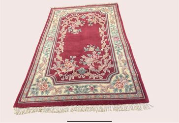 Handmade 6x9 100% Wool Burgundy Floral Rug