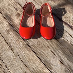 Red Flats, Size 4/hablo Español